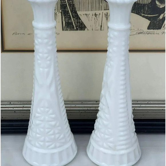 Vintage Collection Tall Milk Glass Single Stem Bud Vase White Sz 8" - Picture 8 of 8